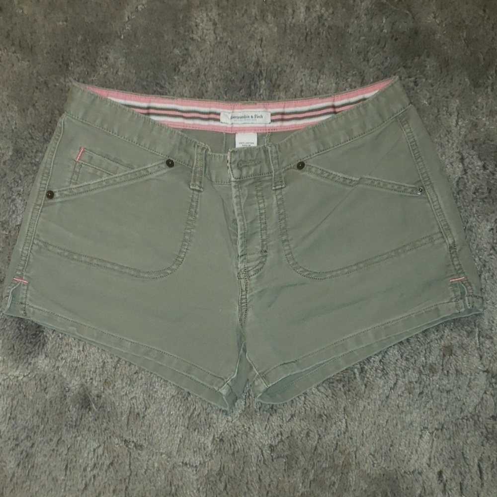 Abercrombie & Fitch size 4 Olive Green shorts